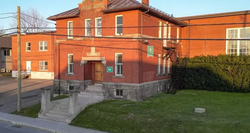 Le manège militaire de Rimouski est à vendre Reconnu pour son importance historique depuis sa construction en 1910