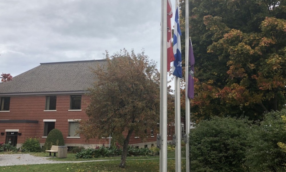 Décès de Brian Mulroney: Les drapeaux en berne à Rimouski