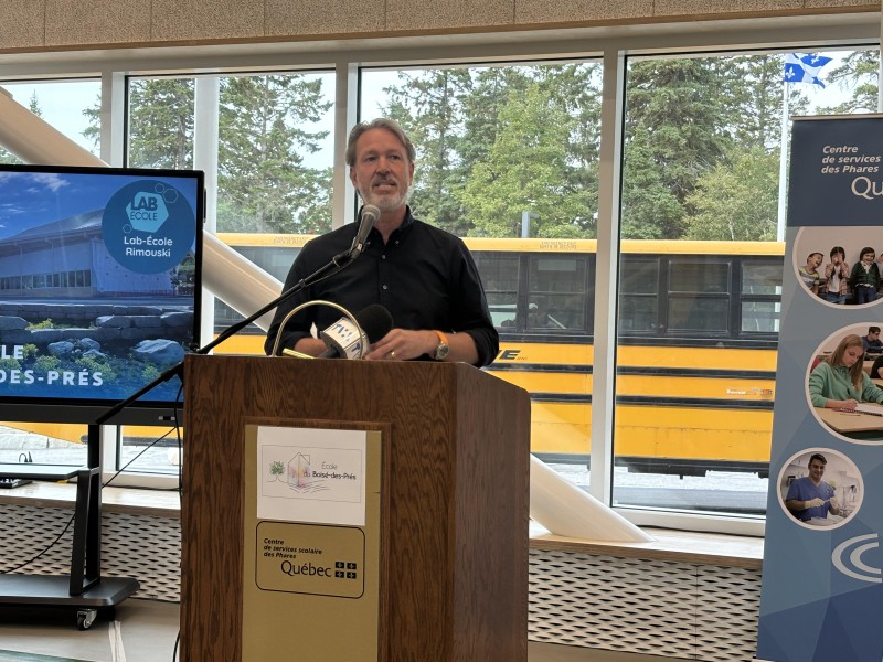 Le ministre de l'Éducation inaugure le Lab-École 